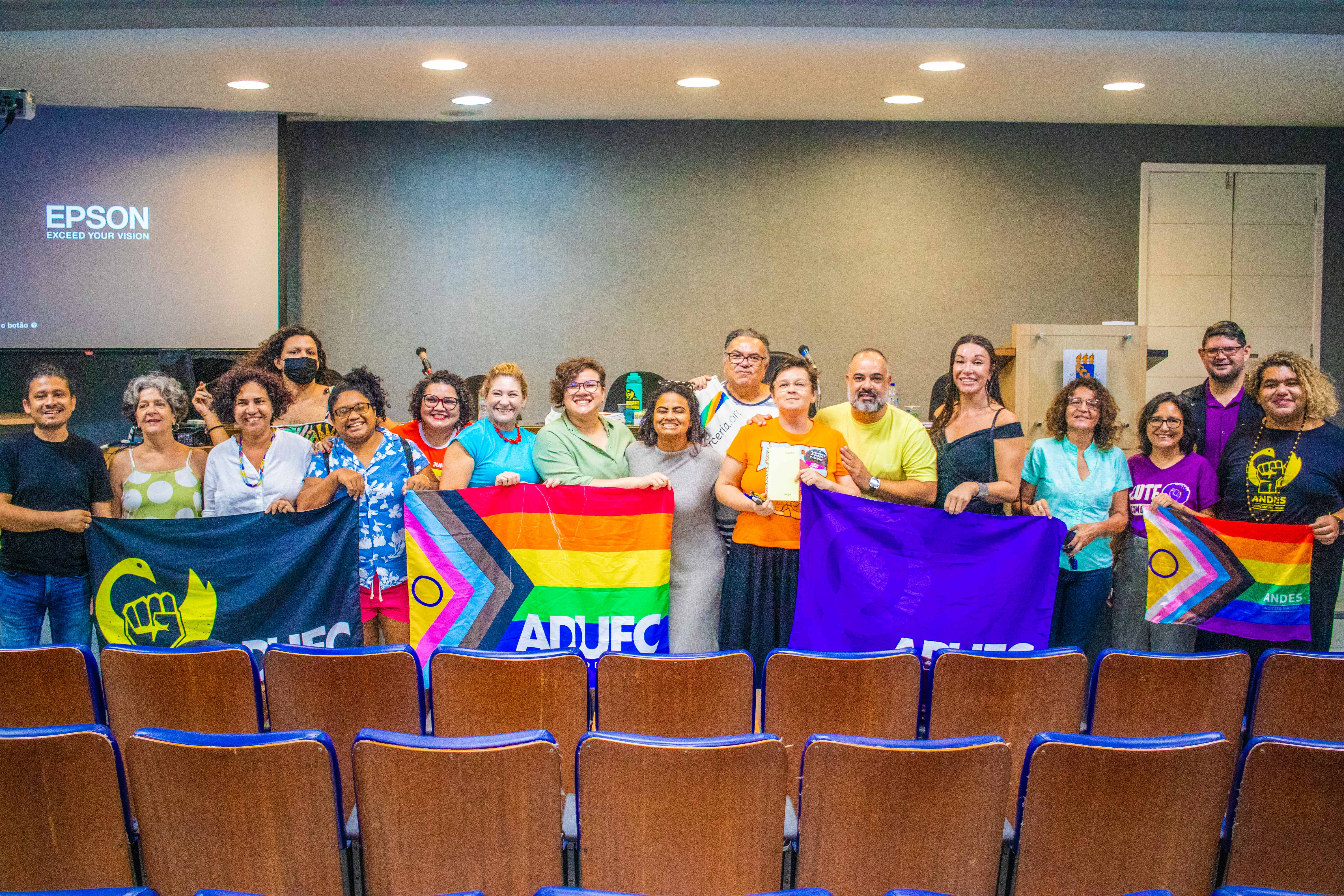 IDENTIDADE E RESISTÊNCIA – Com debate, sarau e samba, ADUFC promoveu encontro para pensar e celebrar a diversidade