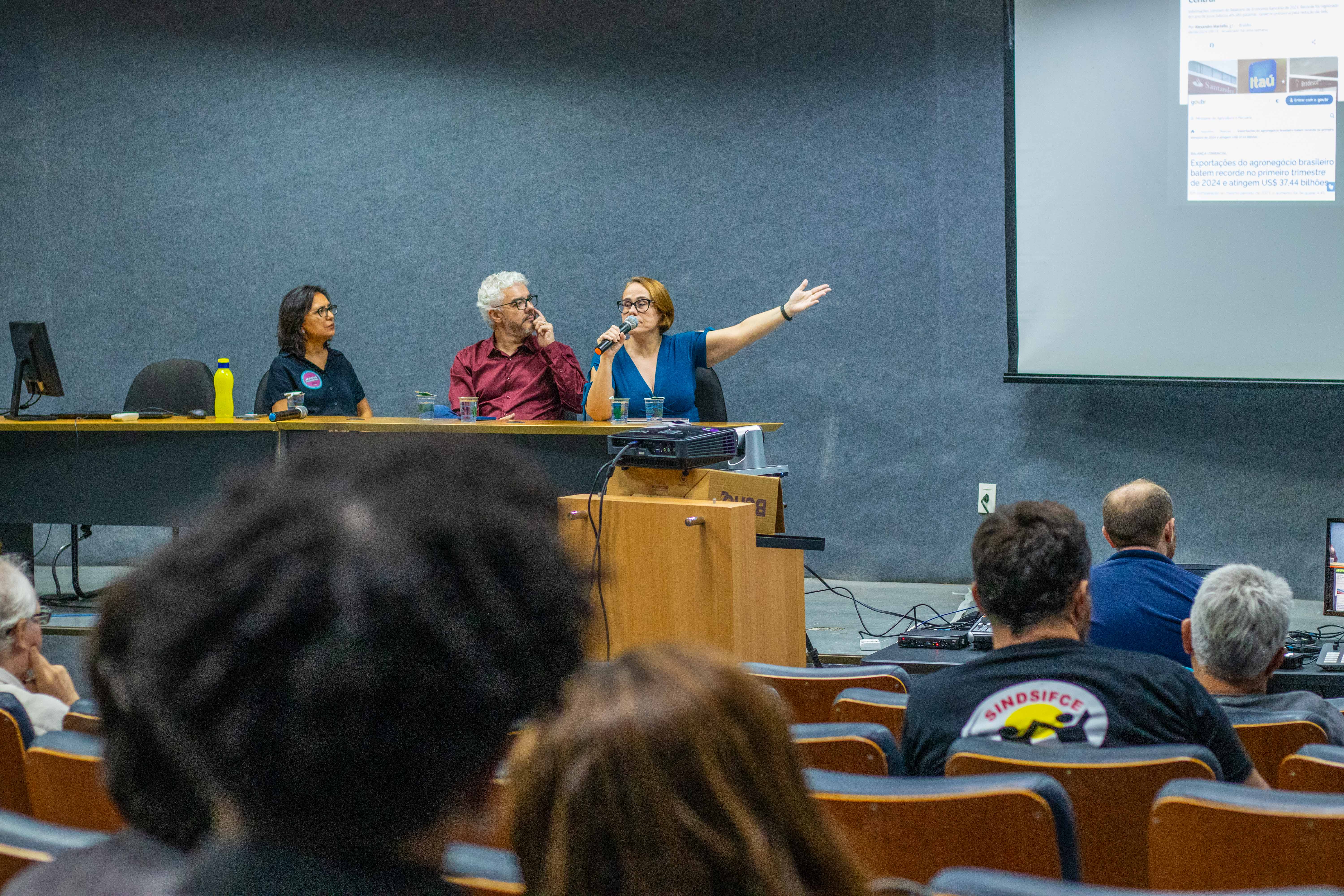 ORÇAMENTO E DIREITOS – Especialistas debatem subfinanciamento da educação e dívida pública em mesa com participação da ADUFC